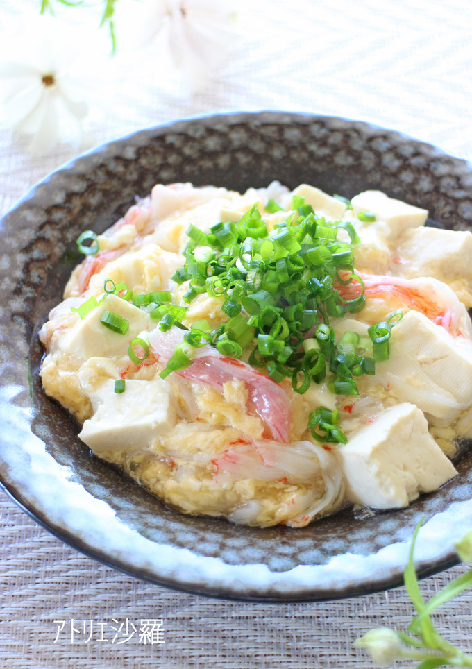 簡単♪ふんわり卵とカニカマで豆腐の煮込み-レシピのメイン写真