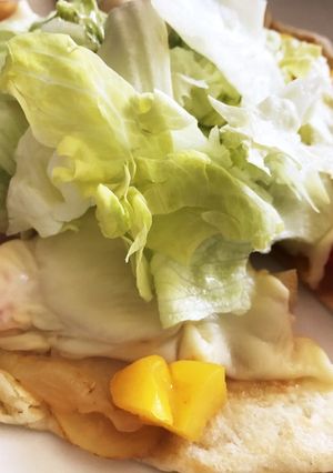 計量カップと小麦粉でつくるフライパンピザ-レシピのメイン写真