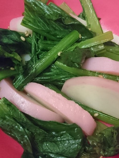レンジで一品!小松菜とかまぼこの和え物-レシピのメイン写真