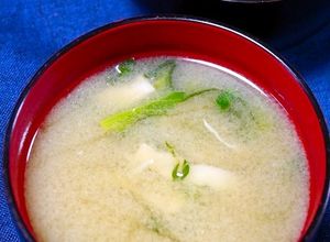 免疫力アップ！舞茸小松菜の味噌汁-レシピのメイン写真
