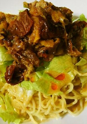 餃子で斬新♪肉みそ乗っけの汁なし坦々麺風-レシピのメイン写真