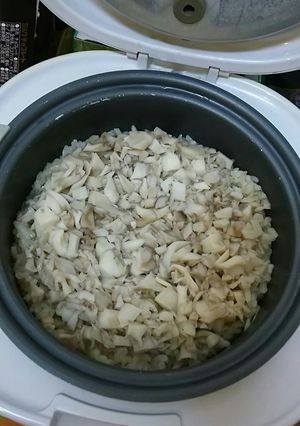 材料3つと炊飯器で簡単うまっ♪炊き込み飯-レシピのメイン写真