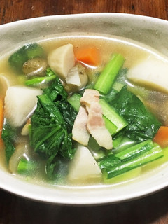根菜と小松菜の野菜を食べるスープ-レシピのメイン写真