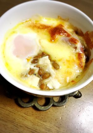 豆腐と納豆の半熟卵乗せふわふわグラタン-レシピのメイン写真