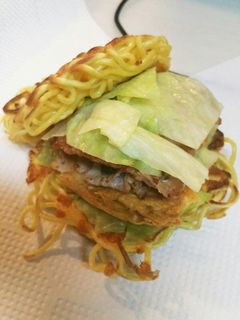 ☆焼きそばでさっとラーメンバーガー☆-レシピのメイン写真