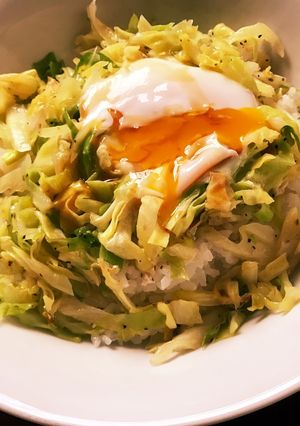 キャベツ目玉焼き丼^ ^-レシピのメイン写真