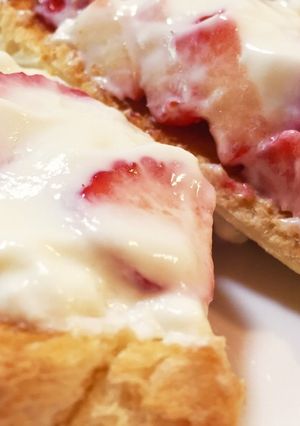 幸せ♡いちごとヨーグルトのトースト❁*+-レシピのメイン写真