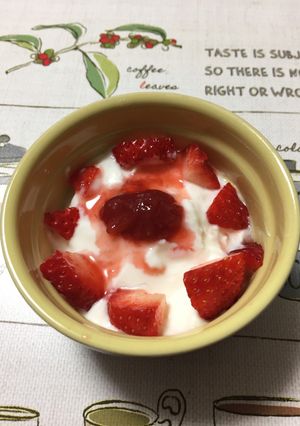 いちごを楽しむヨーグルト-レシピのメイン写真