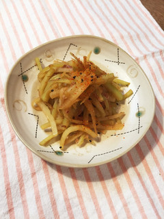 大根の皮と針生姜のおかかきんぴら♪-レシピのメイン写真