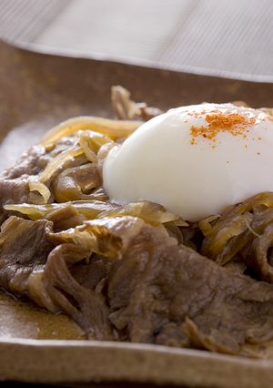 七味いり牛肉のしぐれ煮　温泉玉子添え-レシピのメイン写真