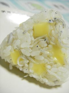 ✿カルシウム満点✿しらす&チーズおにぎり-レシピのメイン写真
