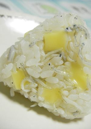 ✿カルシウム満点✿しらす＆チーズおにぎり-レシピのメイン写真