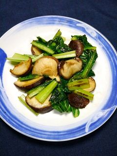 簡単副菜!椎茸と小松菜の醤油炒め-レシピのメイン写真