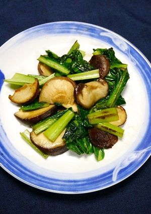 簡単副菜！椎茸と小松菜の醤油炒め-レシピのメイン写真