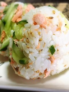 簡単褒めらレシピ!鮭ときゅうりの混ぜご飯-レシピのメイン写真