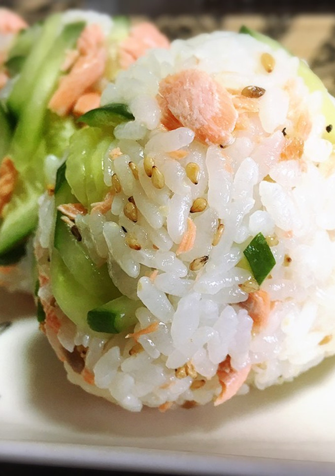 簡単褒めらレシピ！鮭ときゅうりの混ぜご飯-レシピのメイン写真