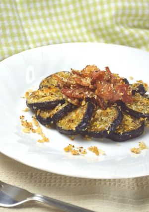 ナスとベーコンのチーズパン粉炒め-レシピのメイン写真