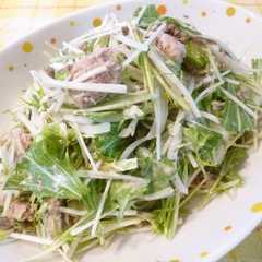 รูปของ 簡単♪鯖缶＆水菜・新玉混ぜ混ぜサラダ