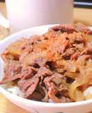 簡単！ すき焼きのタレでつゆだく牛丼！