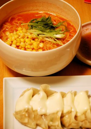 赤い豚骨とチーズ餃子でイタリアン♪-レシピのメイン写真