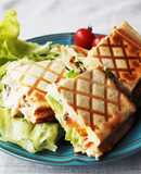 トマトチーズレタスのツナホットサンド
