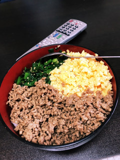 大学生が作る三色丼-レシピのメイン写真