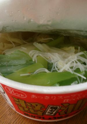野菜たっぷりカップラーメン-レシピのメイン写真