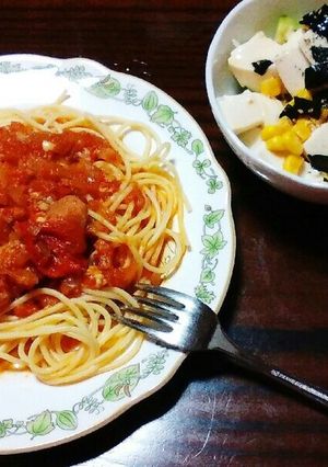 トマト煮込みのパスタと豆腐サラダ-レシピのメイン写真