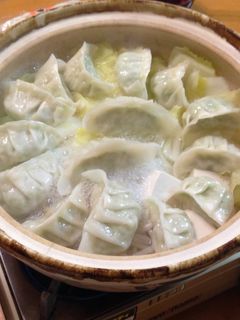 簡単!わが家の餃子鍋(水炊き風)-レシピのメイン写真