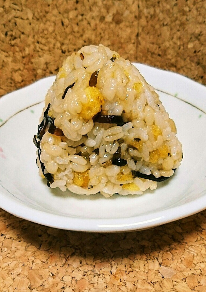 ごま昆布とあげ玉のおにぎり-レシピのメイン写真