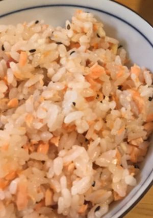 鮭とガーリックの混ぜご飯-レシピのメイン写真