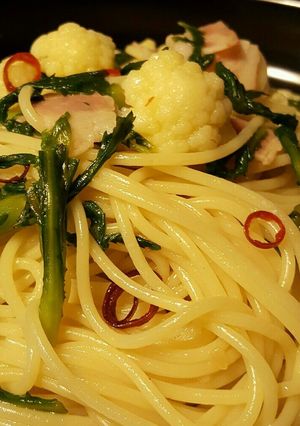 春菊とカリフラワーのペペロンチーノ-レシピのメイン写真