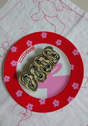 お弁当。卵焼き。海苔巻き。-レシピのメイン写真