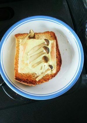 焼きシメジチーズトースト-レシピのメイン写真