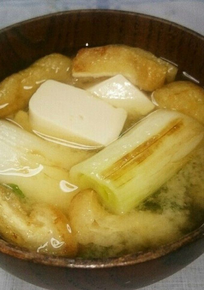 ごま油風味の焼きねぎ焼き油揚げのお味噌汁-レシピのメイン写真