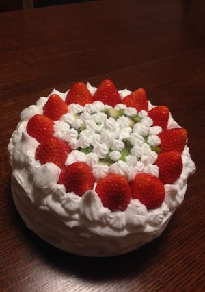 しっとりふわふわデコレーションケーキ-レシピのメイン写真