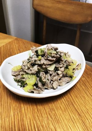 簡単！セロリと豚肉の塩にんにく炒め。-レシピのメイン写真