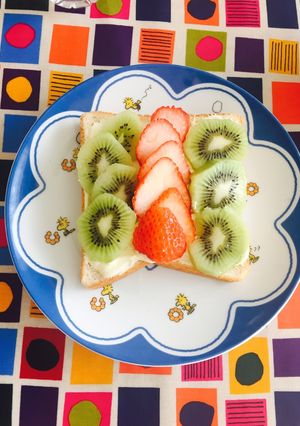 簡単可愛い朝食★食パン旬のフルーツのせ♩-レシピのメイン写真