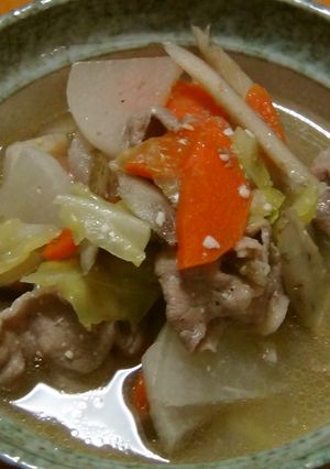 せまい台所で流れ作業で作る豚汁-レシピのメイン写真