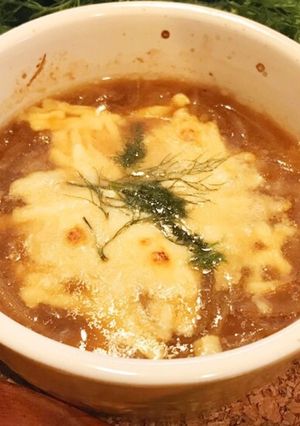 新玉ねぎで オニオングラタンスープ-レシピのメイン写真