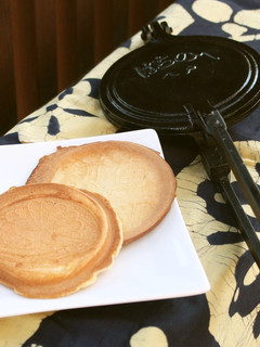 せんべい焼き機で南部せんべい風ワッフル-レシピのメイン写真