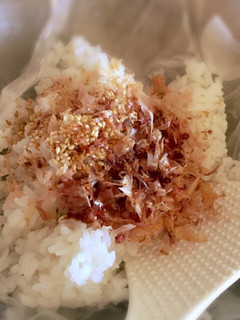 簡単・時短♡美味い!おかかごま油むすび♡-レシピのメイン写真