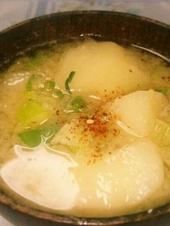 超簡単!じゃがいもとねぎのお味噌汁-レシピのメイン写真