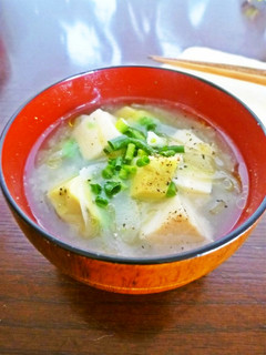 高野豆腐とアボカドの洋風味噌汁-レシピのメイン写真