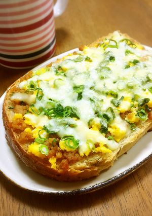 三色そぼろトースト-レシピのメイン写真