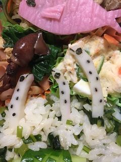 かまぼこでチンアナゴキャラ弁-レシピのメイン写真