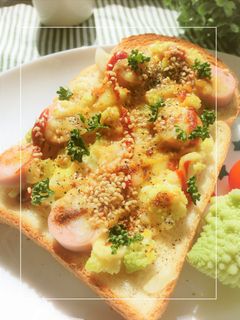 ロマネスコ×魚ニソのカレー風味トースト-レシピのメイン写真