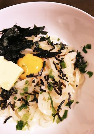 こくうま簡単♡塩昆布とバターの釜玉うどん-レシピのメイン写真