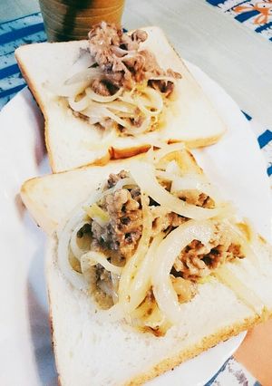 ハッピー♥とろけるビーフオープンサンド-レシピのメイン写真