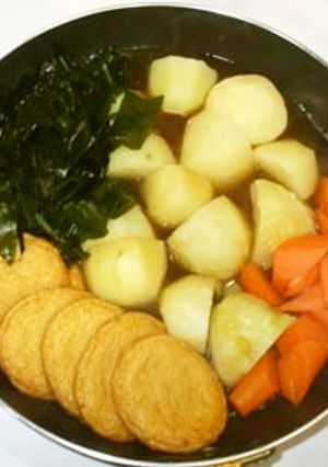 さつま揚げの煮物♪わかめ・じゃが芋・人参-レシピのメイン写真